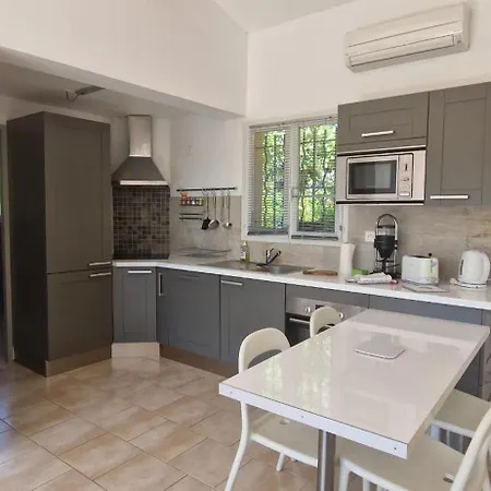 Apartment With Garden In Sainte-Maxime