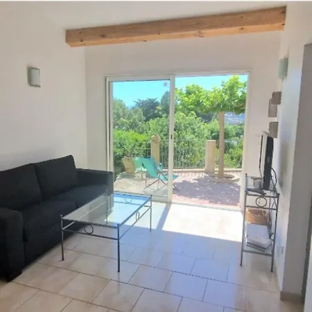 Apartment With Garden In