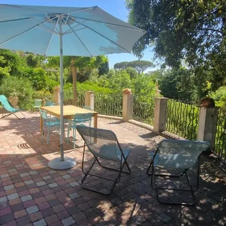 Apartment With Garden In Sainte-Maxime