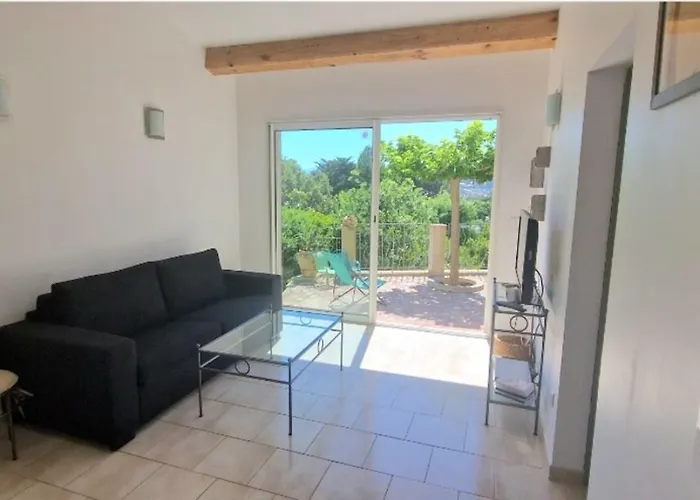 Apartamento With Garden In *