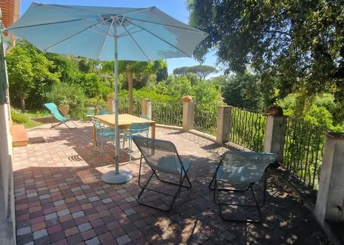 Apartment With Garden In *