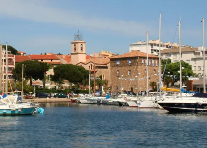 Apartment With Garden In Sainte-Maxime